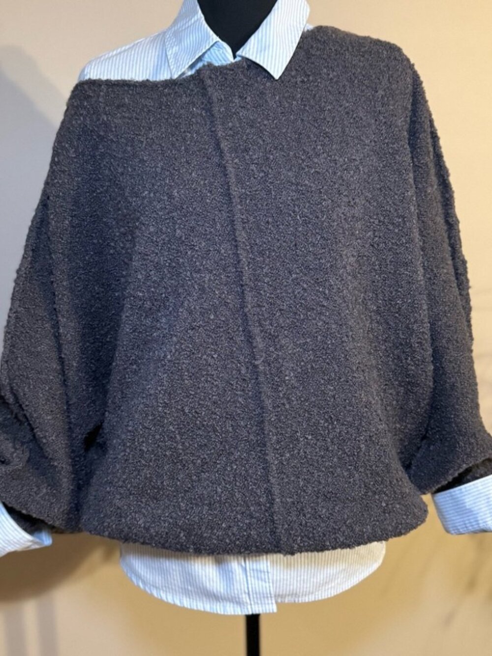 NWT So Me Charcoal Grey Exposed Seam Slouchy Boucle Sweater Size Small - Picture 4 of 8